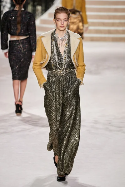 Look 49